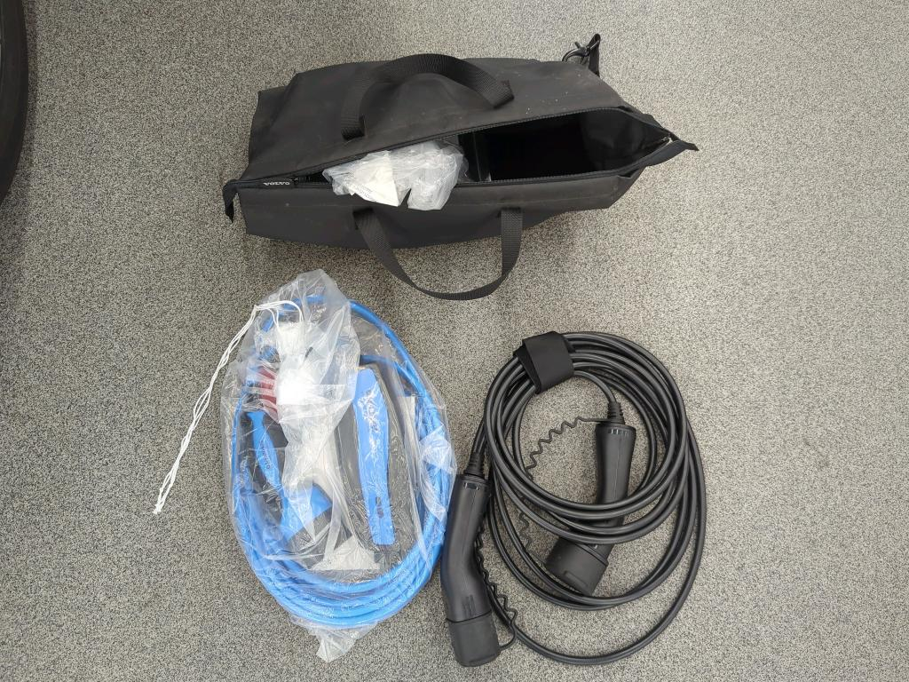 Volvo XC60 2.0 T8 PHEV INSCRIPTION RCHRGE GTRNC AWD